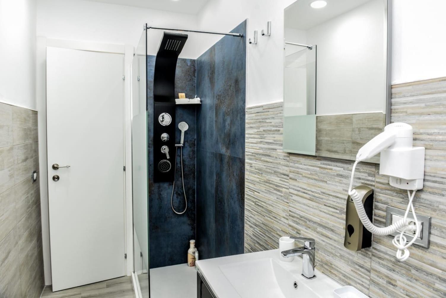 La Via Di Mezzo Apartment Catania Ngoại thất bức ảnh